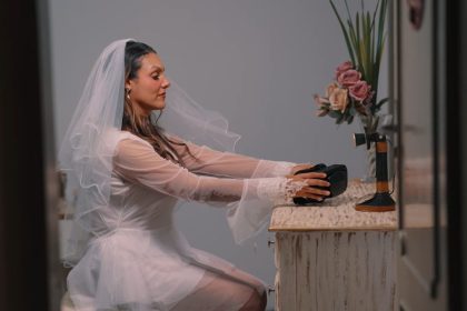 Cantora sergipana Araly lança videoclipe “A Noiva do Século XXI”