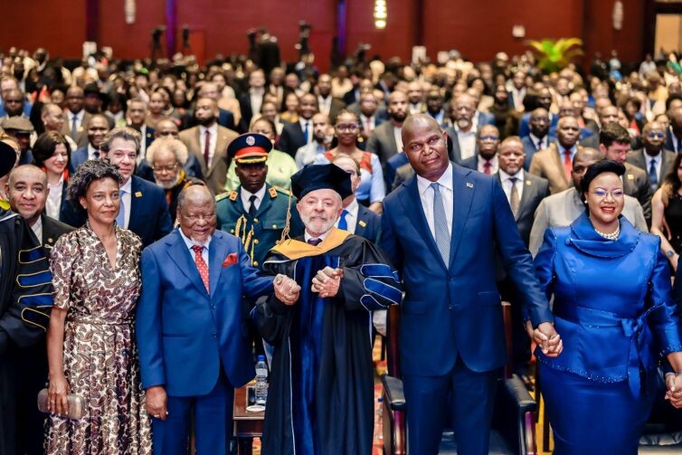Ricardo Stuckert / PR Presidente da República, Luiz Inácio Lula da Silva, durante a cerimônia de outorga do título de Doutor Honoris Causa em Ciência Política, Desenvolvimento e Cooperação Internacional pela Universidade Pedagógica de Maputo. Centro Internacional de Conferências Joaquim Chissano – Maputo (Moçambique)Foto: Ricardo Stuckert / PR