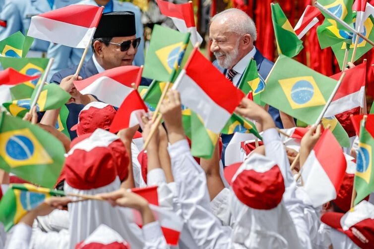 Jacarta, 23/10/2025 - Presidente da República, Luiz Inácio Lula da Silva, acompanhado do presidente de Jacarta, Prabowo Subianto, durante chegada no Palácio Merdeka. Foto: Ricardo Stuckert/PR