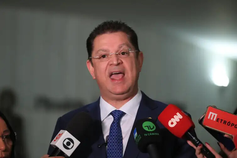 Brasília (DF), 26/06/2025  - O líder do PL na Câmara, Deputado Sóstenes Cavalcante, durante coletiva no Salão Verde. Falou sobre a votação do IOF.. Foto: Lula Marques/Agência Brasil