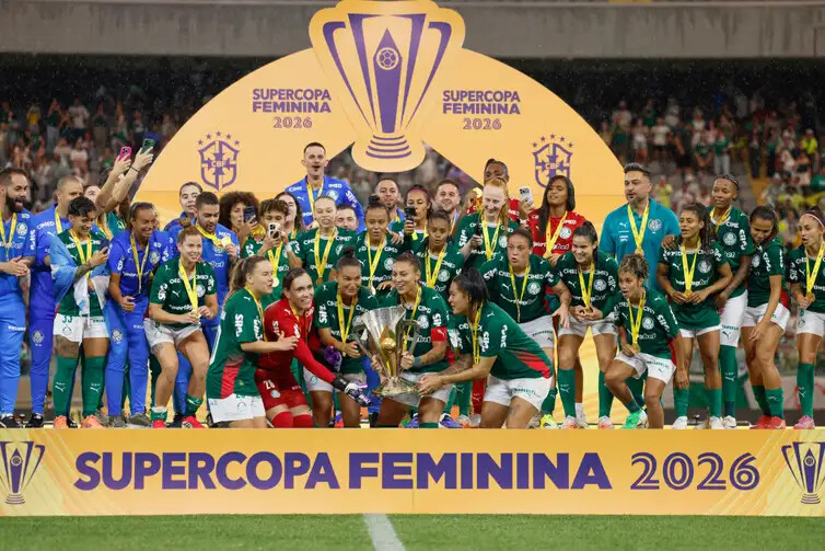 Rafael Ribeiro/CBF/Direitos Reservados Palmeiras é campeão da Supercopa Feminina 2026, após vitória sobre o Corinthians nos pênaltis
