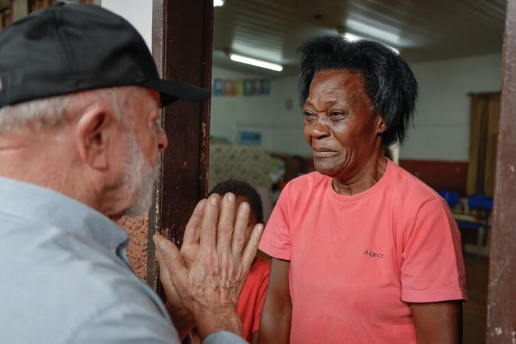 Ricardo Stuckert / PR 28.02.2026 - Presidente da Republica Luiz Inacio Lula da Silva durante visita ao centro de acolhimento provisório de desabrigados, nas instalações da Escola Municipal Vereador Raymundo Hargreaves.
Bom Jardim, Juiz de Fora-MG.Foto: Ricardo Stuckert / PR