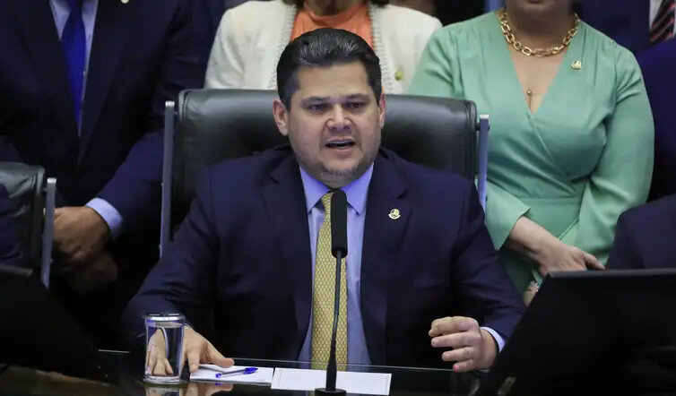 Lula Marques/Agência Brasil Brasília (DF), 09/09//2025 - Sessão do Congresso para promulgar a emenda constitucional (PC 136/2025) que estabelece novos limites e prazos para o pagamento de precatórios. Foto: Lula Marques/Agência Brasil