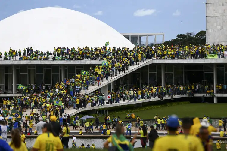 Marcelo Camargo/Agência Brasil 08.01.2023-Manifestantes invadem Congresso, STF e Palácio do Planalto.