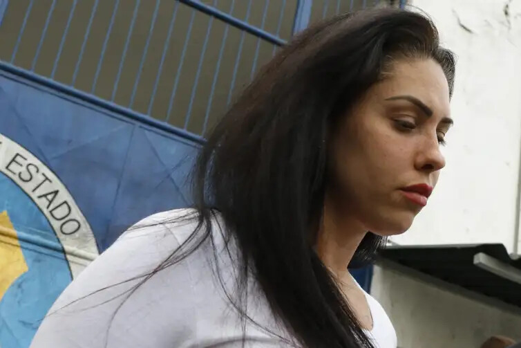 Monique Medeiros deixa a prisão no Instituto Penal Santo Expedito, em Bangu
Foto: Fernando Frazão/Agência Brasil/Arquivo