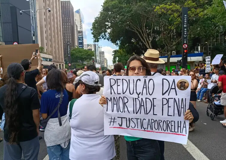 Letycia Bond/ Agência Brasil 01/02/2026 - Centenas de pessoas pedem justiça por cãozinho Orelha em SP. Foto: Letycia Bond/ Agência Brasil