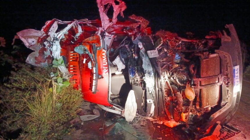 Ambulância do SAMU desvia de vaca e deixa dois mortos em Poço Redondo