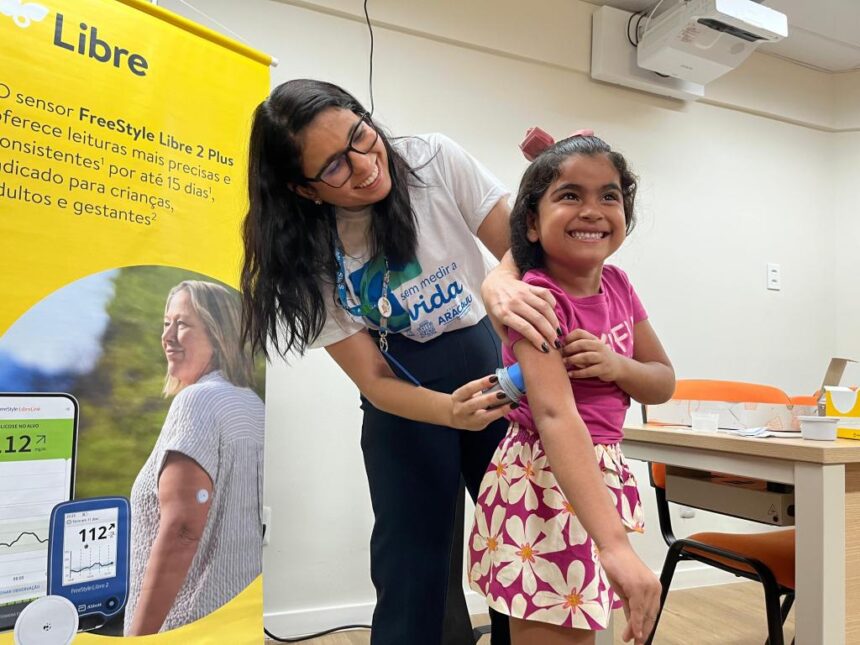 Aracaju entrega sensores a mais 20 jovens com diabetes tipo 1