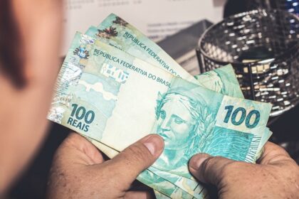 Canindé deposita salários e garante pagamento em dia aos servidores