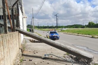 Colisões em postes deixam mais de 250 mil clientes sem energia em Sergipe