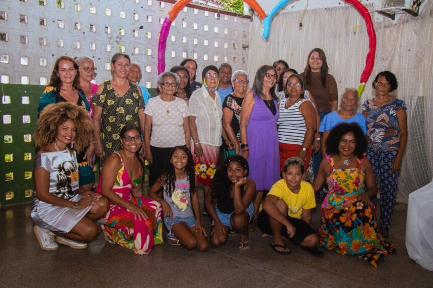 Cras de Aracaju celebra Dia dos Avós com idosos do SCFV