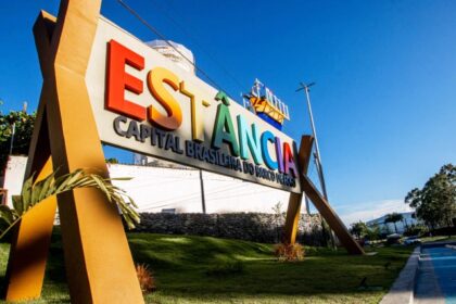 Criança de 1 ano é socorrida por policiais após engasgo e convulsão em Estância