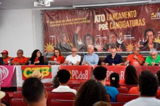 Edvaldo Nogueira recebe apoio em ato do PCdoB para pré-candidatura ao Senado