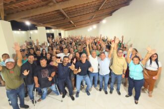 Ibrain e Fábio Reis ouvem demandas de moradores em Jenipapo