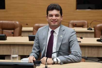Lei de Paulo Júnior assegura instalação de carregadores para veículos elétricos em Sergipe