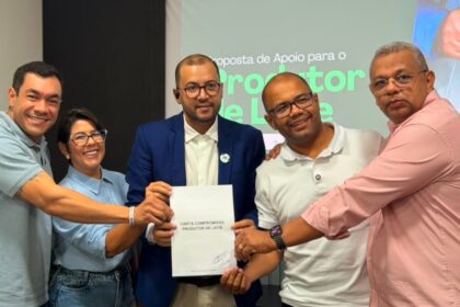 Levi Oliveira firma pacto por apoio à cadeia do leite em Glória