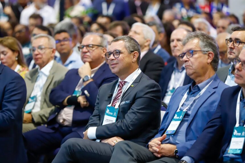 Mitidieri assina pacto nacional e reforça agenda do gás em Sergipe