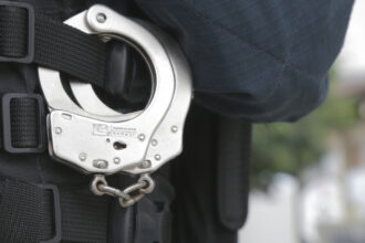 Mulher é presa por tráfico de drogas em Aracaju na Zona Sul