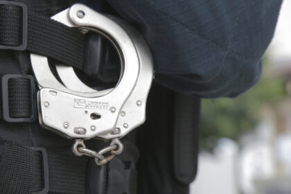 Mulher é presa por tráfico de drogas em Aracaju na Zona Sul
