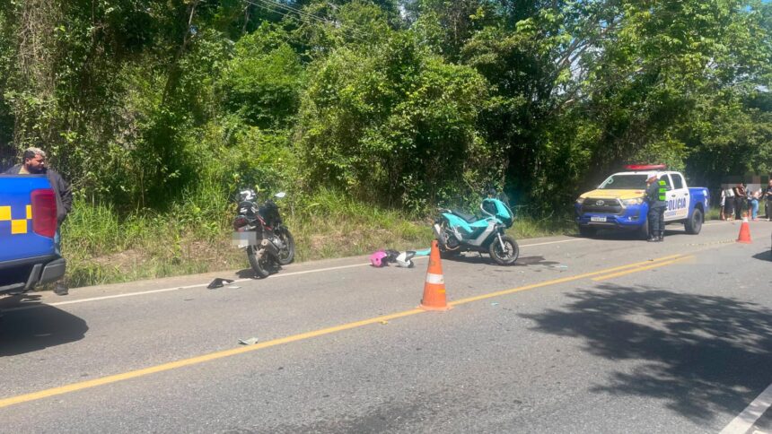 Mulher fica ferida em acidente com motos e carro na SE-065 em São Cristóvão