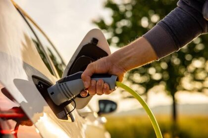 Nova lei permite instalação de carregadores para veículos elétricos em condomínios de Sergipe