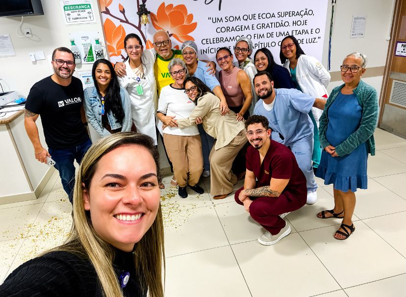 Paciente celebra fim da quimioterapia com Sino da Esperança em Aracaju