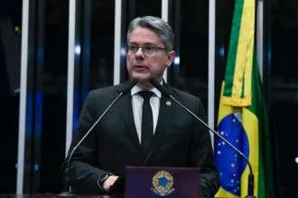 PGR quer ação contra Alessandro Vieira e ameaça elegibilidade do senador
