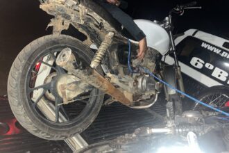 PM persegue motociclista e apreende veículo adulterado em Itaporanga