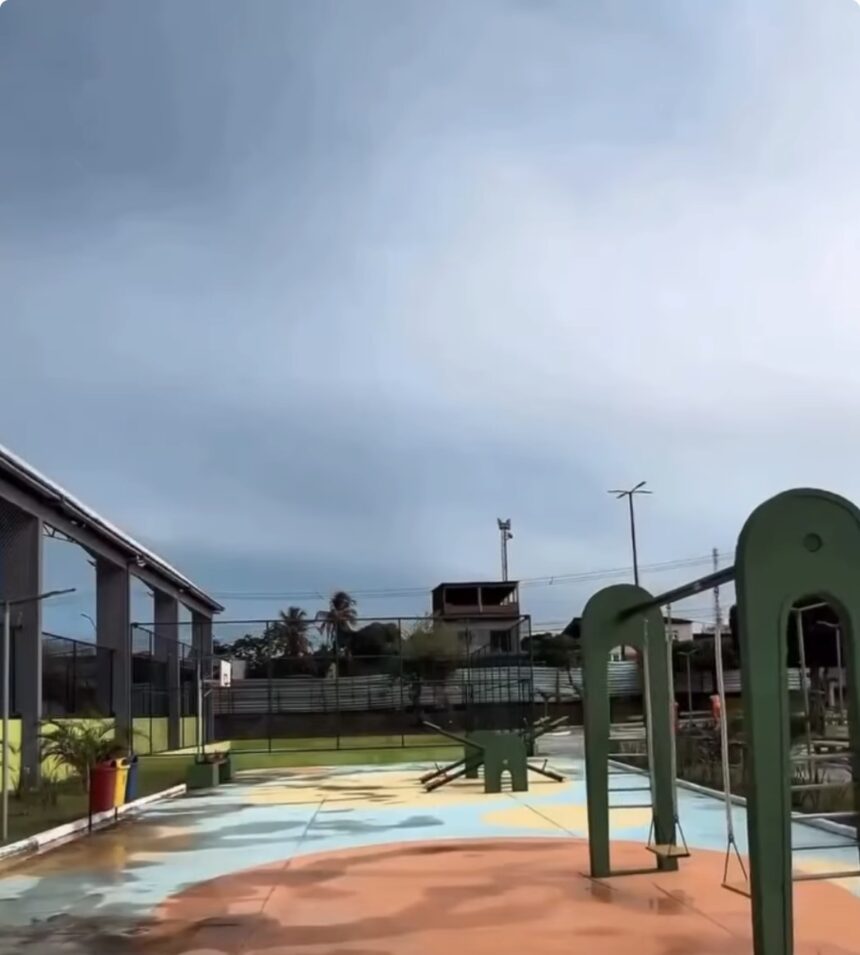 Riachuelo reinaugura praça revitalizada com nova quadra esportiva