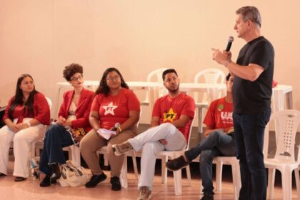 Rogério Carvalho Enfatiza Papel da Juventude em Plenária sobre Democracia