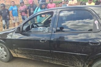 Tiros contra carro matam homem e deixam mulher ferida em Glória