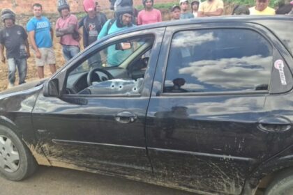 Tiros contra carro matam homem e deixam mulher ferida em Glória