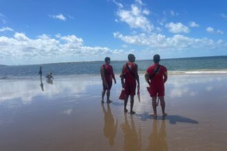 Adolescente desaparece no mar durante mergulho em praia de Aracaju