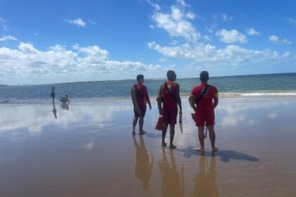 Adolescente desaparece no mar durante mergulho em praia de Aracaju