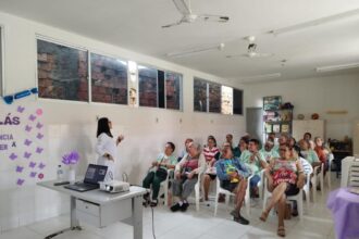 Agosto Lilás: Cras Jardim Esperança promove palestra para idosos