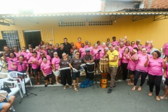 André Moura acompanha ensaio de sambadeiras em Socorro