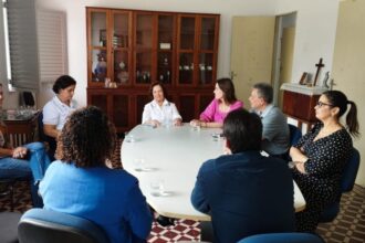 Aracaju avalia ampliar assistência a crianças da Casa Maternal Amélia Leite