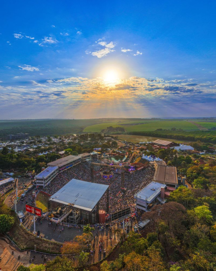 Público acompanha a programação da 71ª Festa do Peão de Barretos