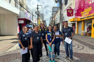 Blitz Ambiental orienta comerciantes sobre reciclagem no Centro de Aracaju