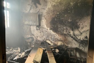 Bombeiros controlam incêndio em casa no Ponto Novo, em Aracaju