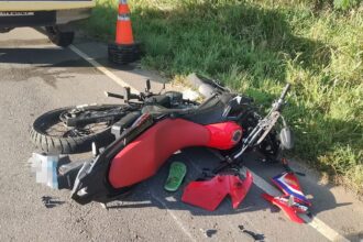 Cavalo solto provoca acidente e deixa motociclista ferido em Riachuelo