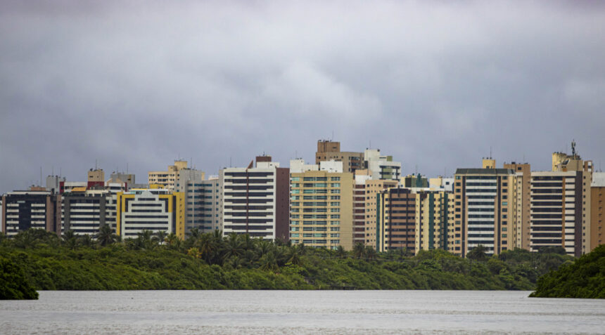 Chuva forte eleva alerta em Aracaju; Mosqueiro lidera acumulado por hora