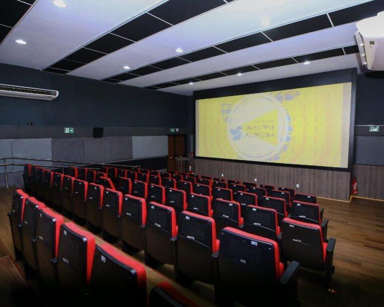 Cinema Walmir Almeida exibe estreias e divulga programação até segunda