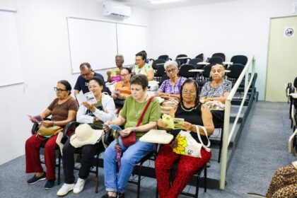 Clube do Livro para idosos une leitura, saúde e convivência em Aracaju