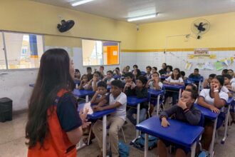 Defesa Civil orienta alunos sobre lixo e prevenção a alagamentos em Aracaju