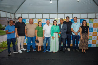 Emília Corrêa entrega Praça Lycia Maria Lemos na Farolândia
