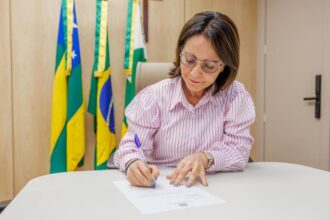 Emília Corrêa troca comando da Emsurb e nomeia interino na Seplog
