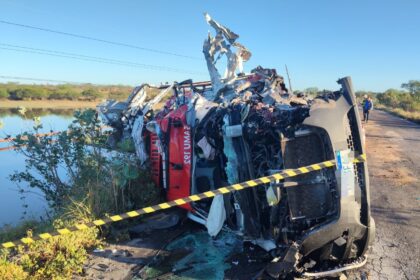 Enfermeira e paciente morrem após ambulância desviar de vaca em Poço Redondo