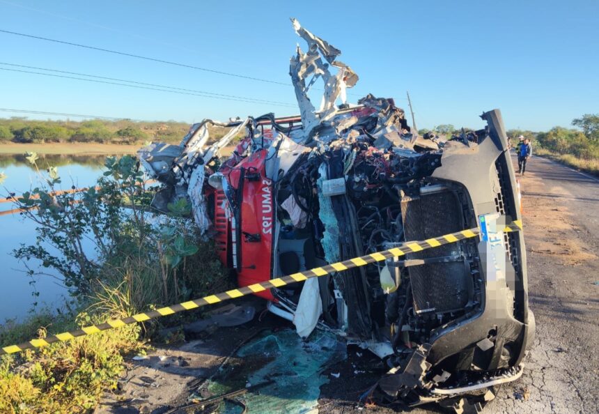 Enfermeira e paciente morrem após ambulância desviar de vaca em Poço Redondo