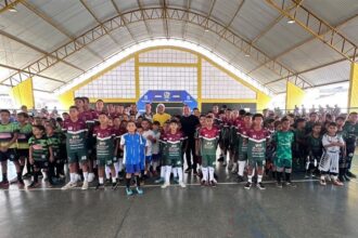 Estância mobiliza 300 jovens atletas na Copa de Futsal de Base